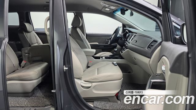 Kia Canival 2018 — photo 10
