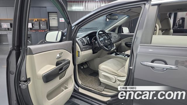 Kia Canival 2018 — photo 11
