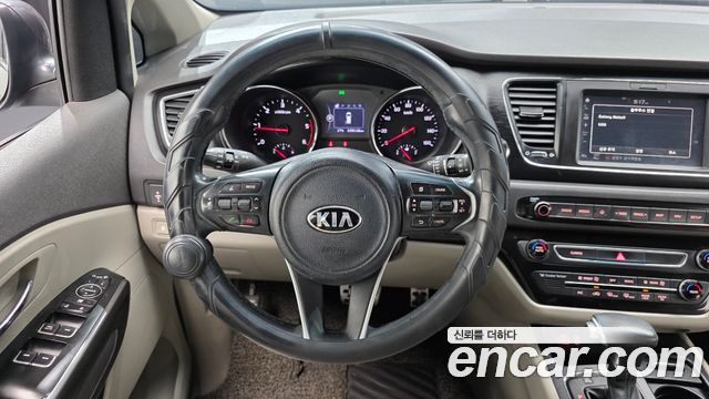 Kia Canival 2018 — photo 13