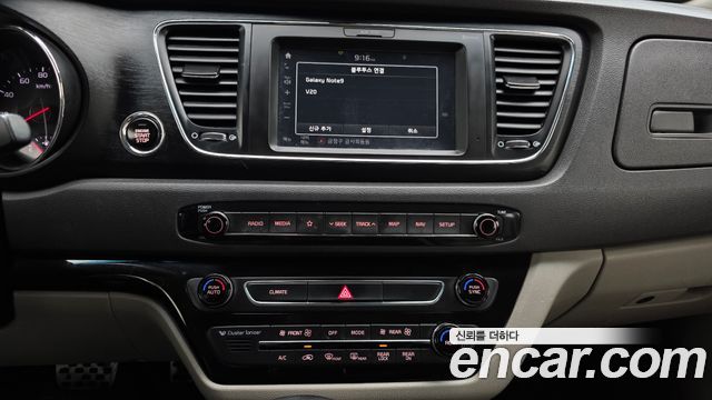 Kia Canival 2018 — photo 14