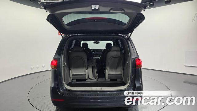 Kia Canival 2018 — photo 20