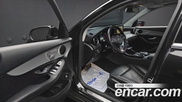 Mercedes-Benz GLC-Class 2017 — photo 10