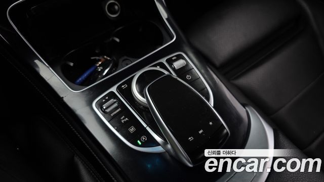 Mercedes-Benz GLC-Class 2017 — photo 17
