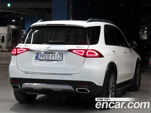 Mercedes-Benz GLE-Class 2022 — photo 2