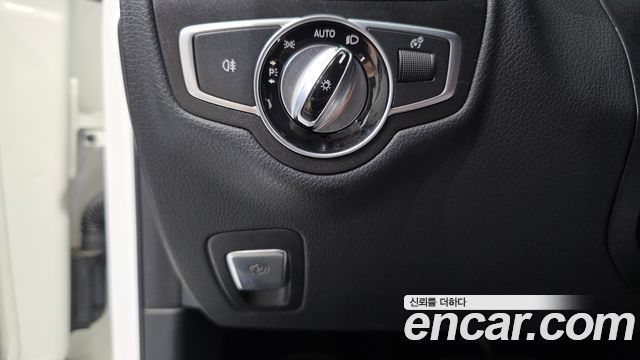 Mercedes-Benz C-Class 2017 — photo 14