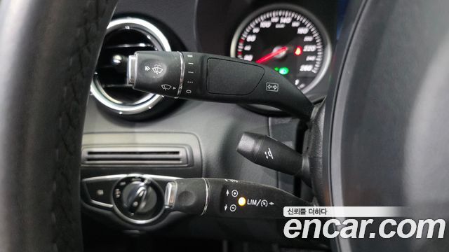 Mercedes-Benz C-Class 2017 — photo 16
