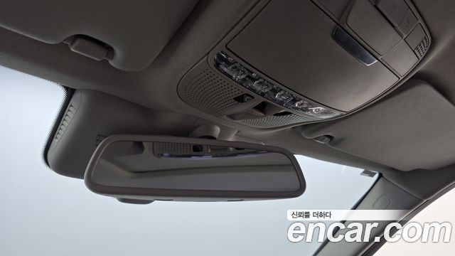 Mercedes-Benz C-Class 2017 — photo 19