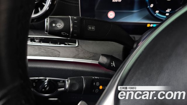 Mercedes-Benz E-Class 2017 — photo 18