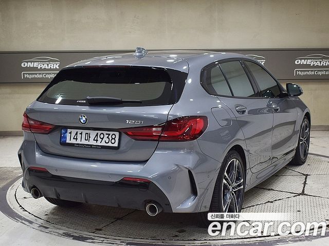 BMW 1-Series 2022 — photo 2