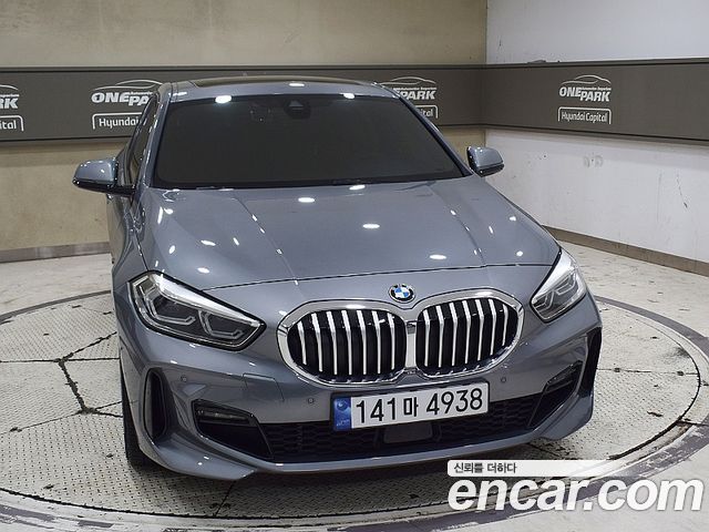 BMW 1-Series 2022 — photo 3