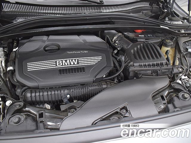 BMW 1-Series 2022 — photo 17