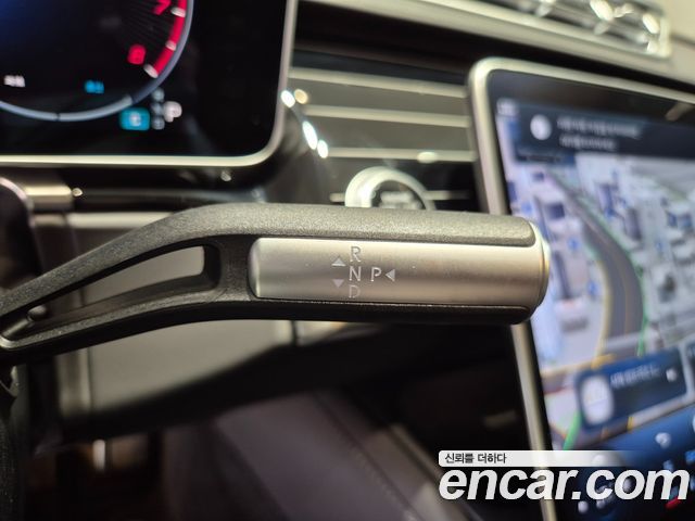 Mercedes-Benz S-Class 2025 — photo 9