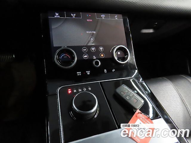 Land Rover Range Rover Velar 2019 — photo 11