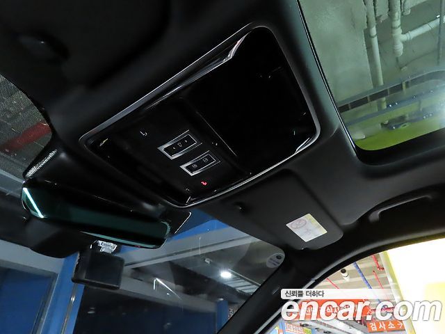 Land Rover Range Rover Velar 2019 — photo 14
