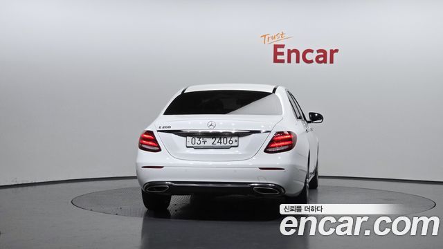Mercedes-Benz E-Class 2018 — photo 4