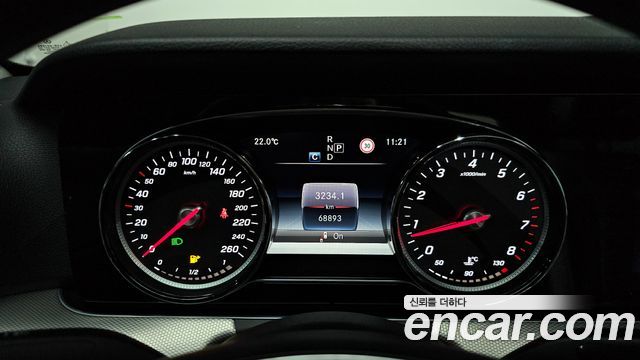Mercedes-Benz E-Class 2018 — photo 11
