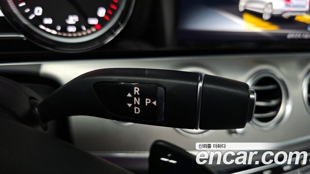 Mercedes-Benz E-Class 2018 — photo 12