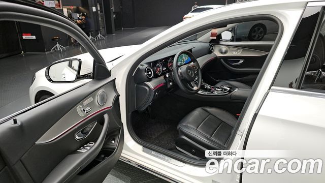 Mercedes-Benz E-Class 2018 — photo 13