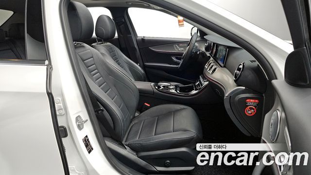 Mercedes-Benz E-Class 2018 — photo 18