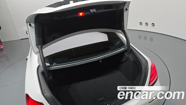 Mercedes-Benz E-Class 2018 — photo 26