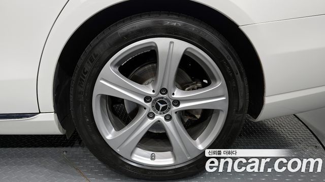 Mercedes-Benz E-Class 2018 — photo 7