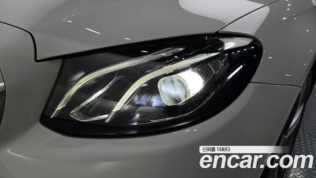 Mercedes-Benz E-Class 2018 — photo 8