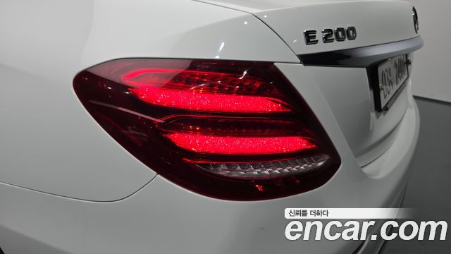Mercedes-Benz E-Class 2018 — photo 9