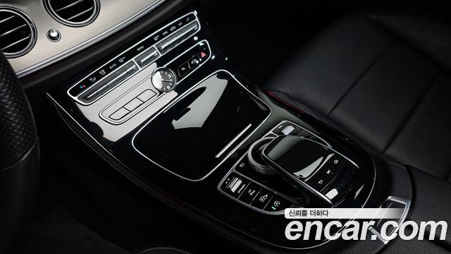 Mercedes-Benz E-Class 2018 — photo 30