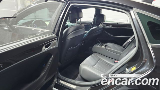 Genesis G80 2018 — photo 17