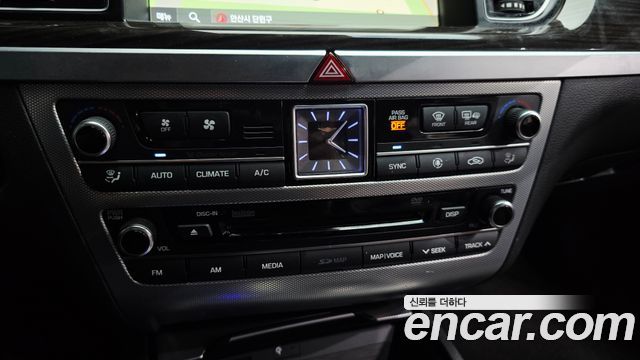 Genesis G80 2018 — photo 31