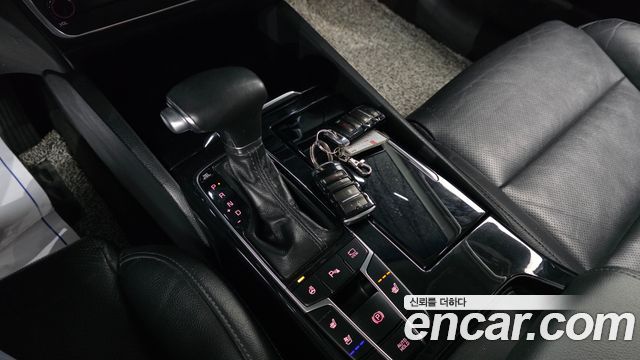 Kia K7 2018 — photo 12