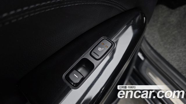 Kia K7 2018 — photo 26