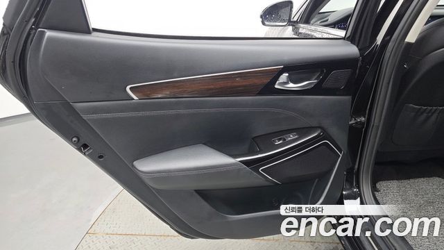 Kia K7 2018 — photo 15