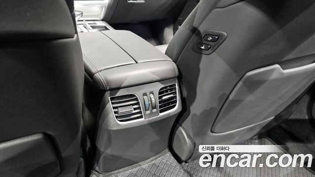Genesis G80 2019 — photo 30