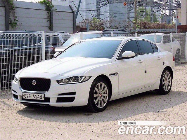 Jaguar XE 2017 — photo 1