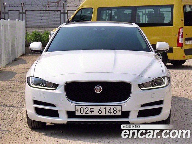 Jaguar XE 2017 — photo 3