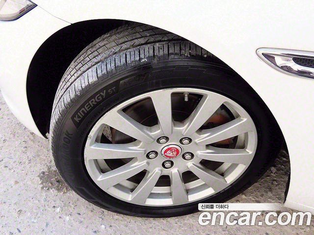 Jaguar XE 2017 — photo 5