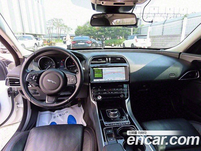 Jaguar XE 2017 — photo 7