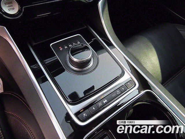 Jaguar XE 2017 — photo 9
