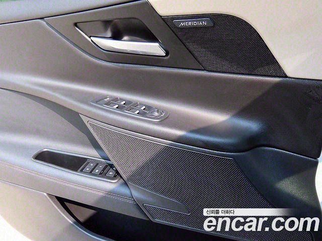 Jaguar XE 2017 — photo 13