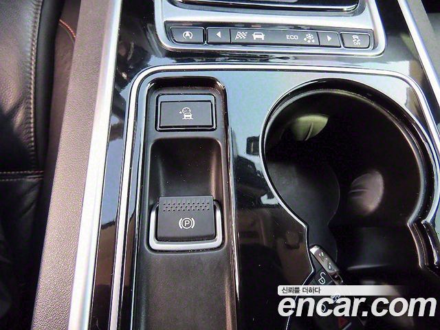 Jaguar XE 2017 — photo 15