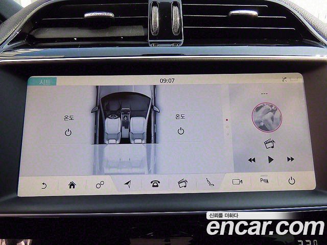Jaguar XE 2017 — photo 16