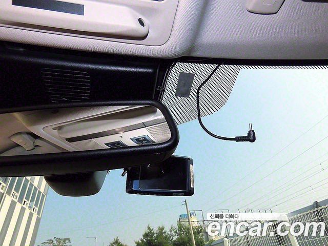 Jaguar XE 2017 — photo 18
