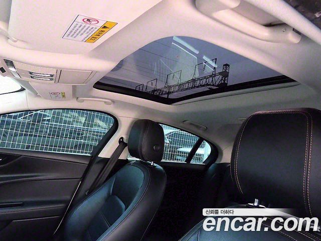 Jaguar XE 2017 — photo 20
