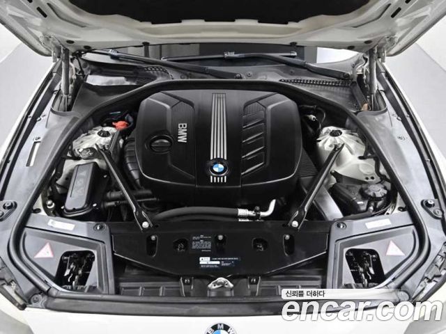 BMW 5-Series 2012 — photo 6