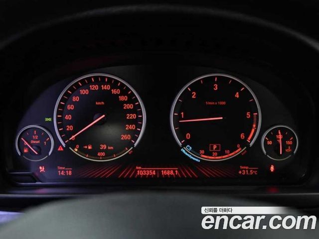 BMW 5-Series 2012 — photo 8