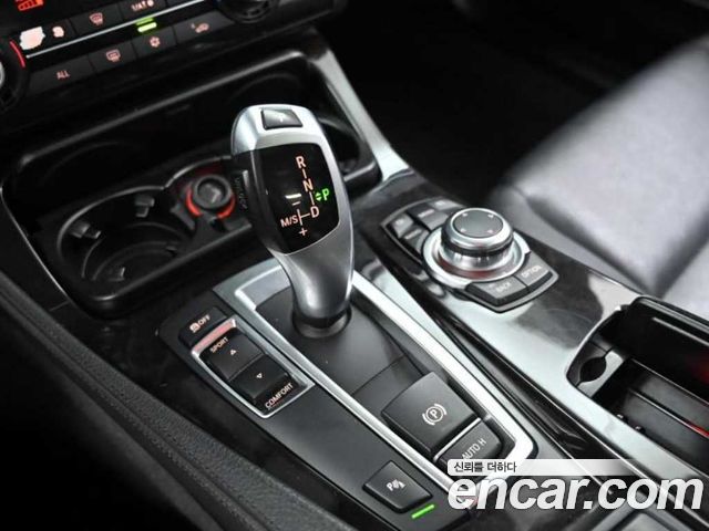 BMW 5-Series 2012 — photo 9