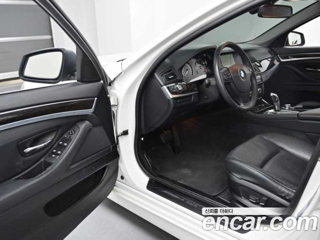 BMW 5-Series 2012 — photo 11