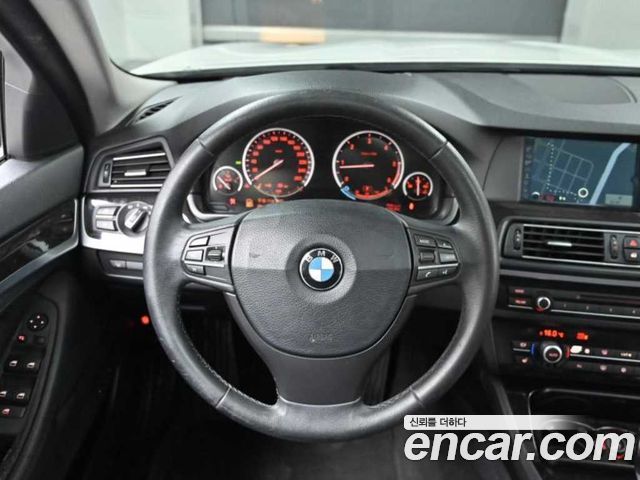 BMW 5-Series 2012 — photo 13