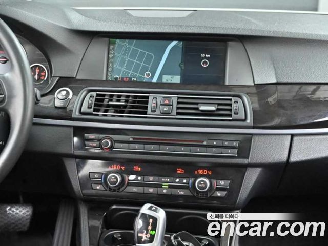 BMW 5-Series 2012 — photo 14
